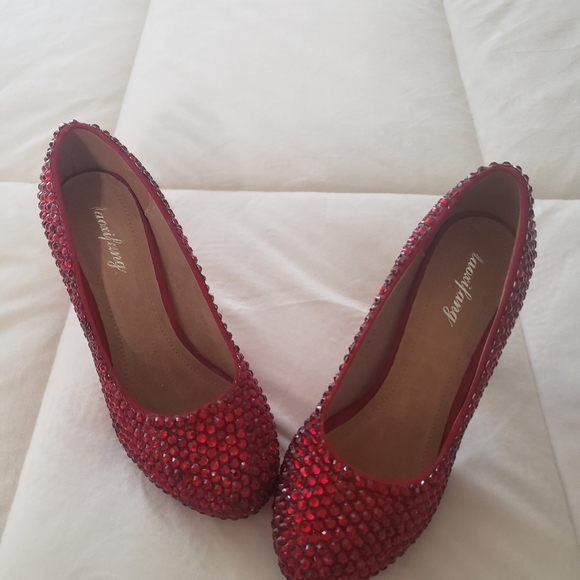 RED GLASS CRYSTAL PLATFORM PUMPS - Picture 3 of 12